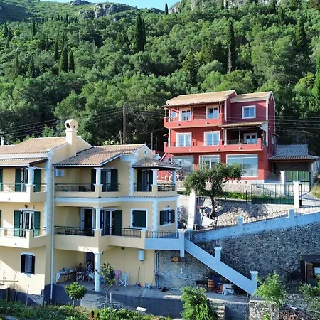 Mariza's View House * Lákones