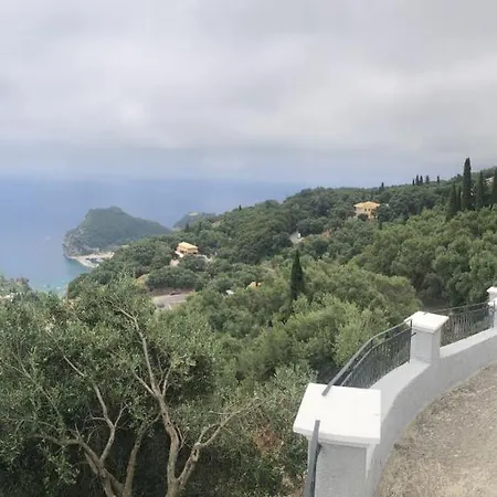 Mariza's View House * Lákones