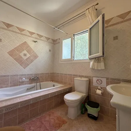 Mariza's View House Appartamento Lákones