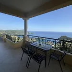 Mariza's View House * Lákones