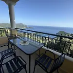 Mariza's View House * Lákones