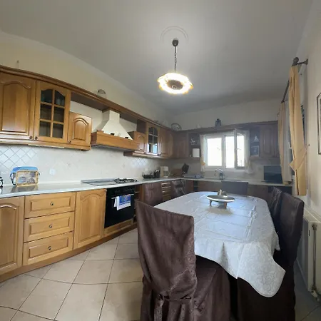 Mariza's View House * Lákones